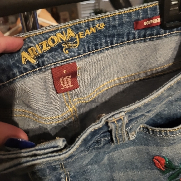 Rose embroidered jeans - Picture 3 of 7